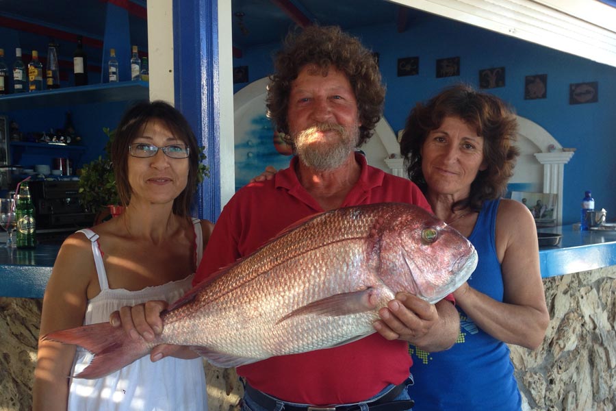 Spiridoula, christostomos en Eleni von Restaurant Panselino ( full-Moon)