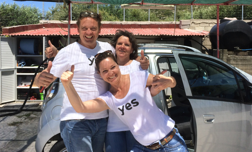 yes autoverhuur Direkt aan de luchthaven van Samos.